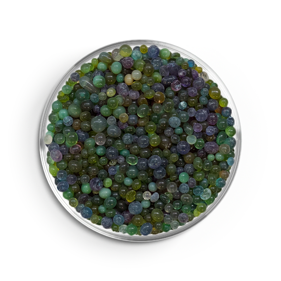 Green saturated silica gel in petri dish